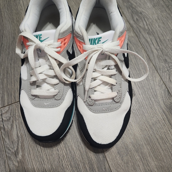 WOMENS NIKE AIR MAX CORRELATE [SIZE 7] WHITE/BLACK/GREEN [511417-136] - Picture 2 of 7